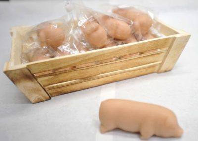 Cochons en massepain cru